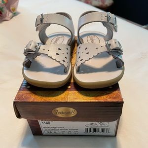 Footmates *ARIEL* White Sandals, size 6